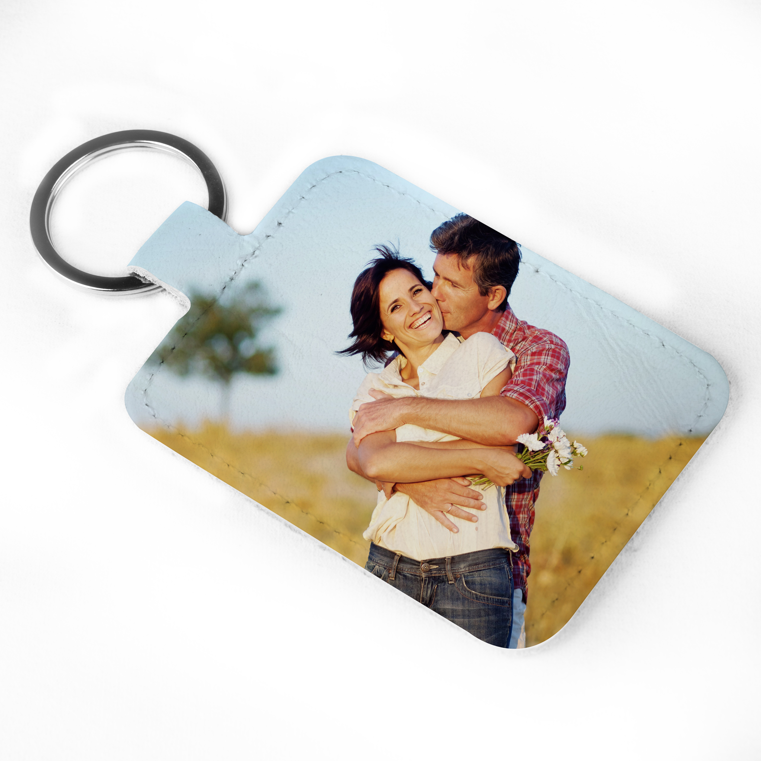 couple-hugging-leather-keyring-gift-ideas-blog