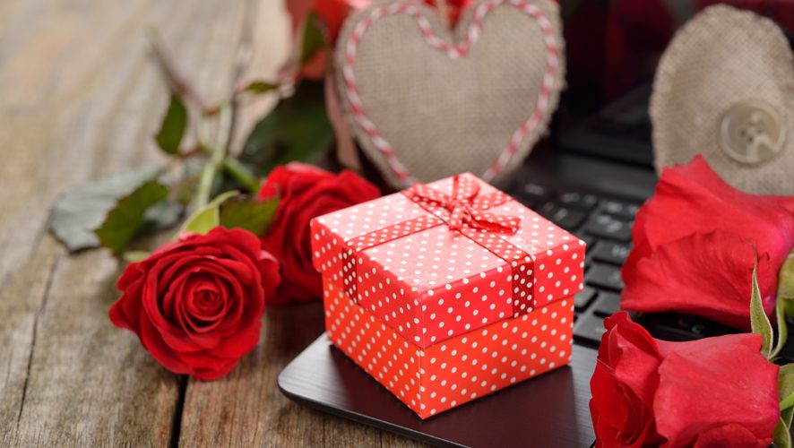 what to buy your girlfriend for valentine's day